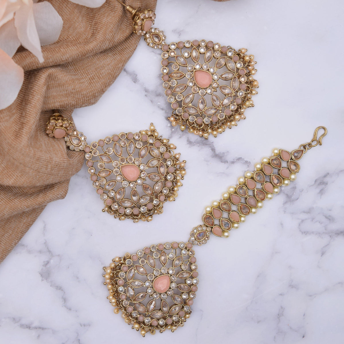 Neeru - Earring and Tika Set - Choodiyan