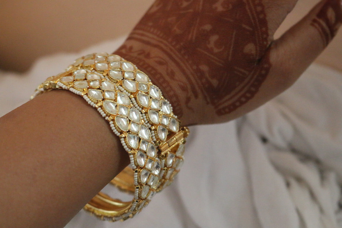 Samaira - Pair of Kundan kade