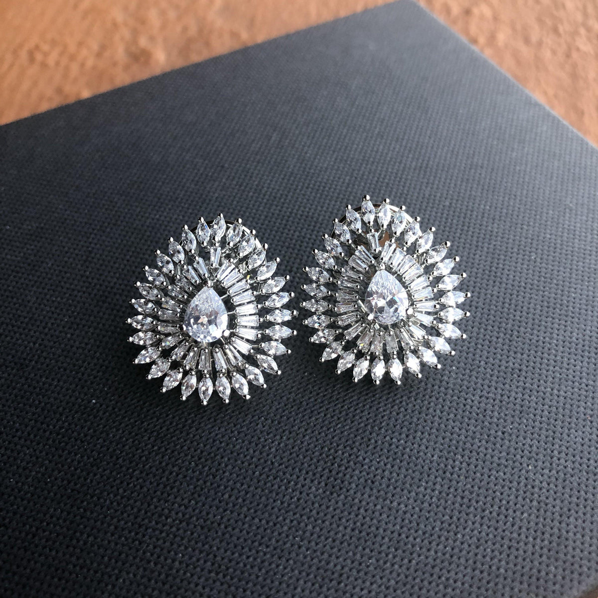 Ananya - Studs - Choodiyan